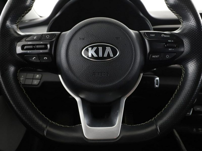 Kia Stonic PDC hak navi klima bluetooth tempomat