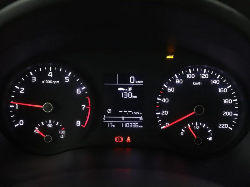 Kia Stonic PDC hak navi klima bluetooth tempomat
