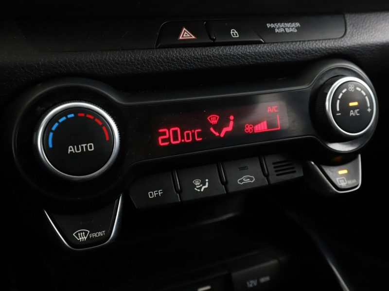 Kia Stonic PDC hak navi klima bluetooth tempomat
