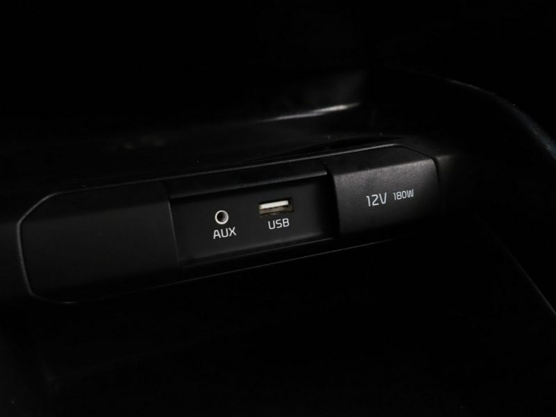 Kia Stonic PDC hak navi klima bluetooth tempomat