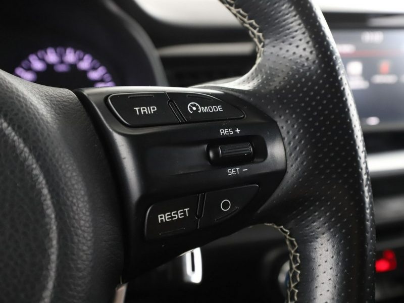 Kia Stonic PDC hak navi klima bluetooth tempomat