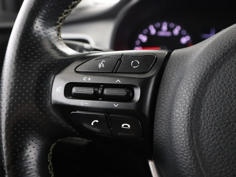 Kia Stonic PDC hak navi klima bluetooth tempomat