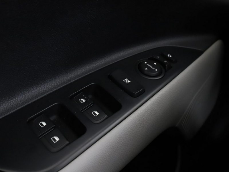 Kia Stonic PDC hak navi klima bluetooth tempomat