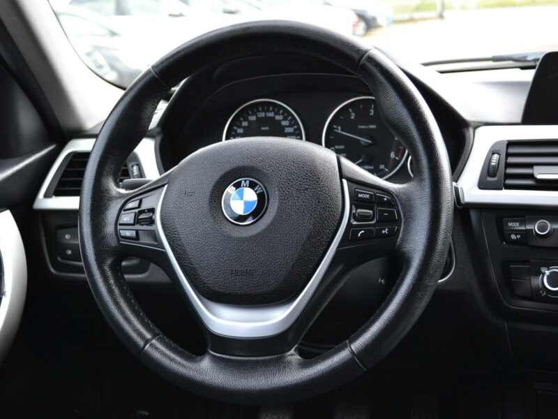 BMW 318 Klimatyzacja*Nawigacja*Zadbany*El. Klapa*KeyLessGo F30/F31 (2012-)