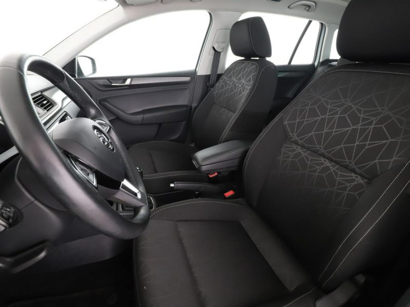 Škoda RAPID Panorama grzane fotele PDC klima navi bluetooth