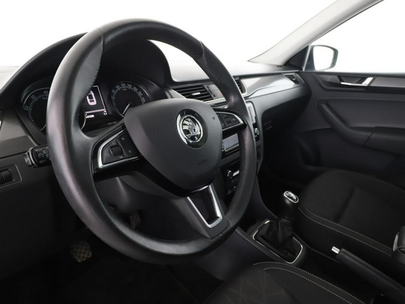 Škoda RAPID Panorama grzane fotele PDC klima navi bluetooth