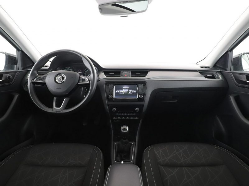 Škoda RAPID Panorama grzane fotele PDC klima navi bluetooth