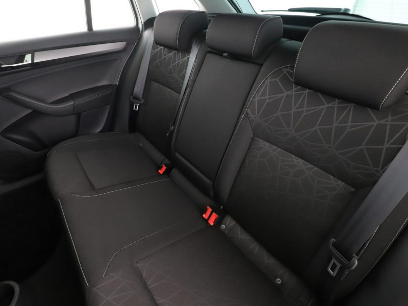 Škoda RAPID Panorama grzane fotele PDC klima navi bluetooth