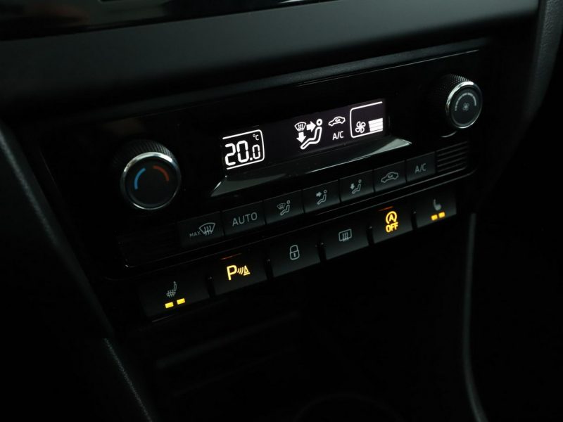 Škoda RAPID Panorama grzane fotele PDC klima navi bluetooth