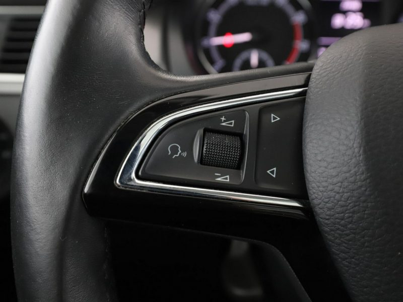 Škoda RAPID Panorama grzane fotele PDC klima navi bluetooth