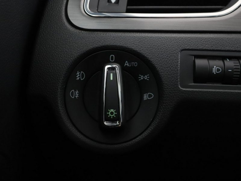 Škoda RAPID Panorama grzane fotele PDC klima navi bluetooth