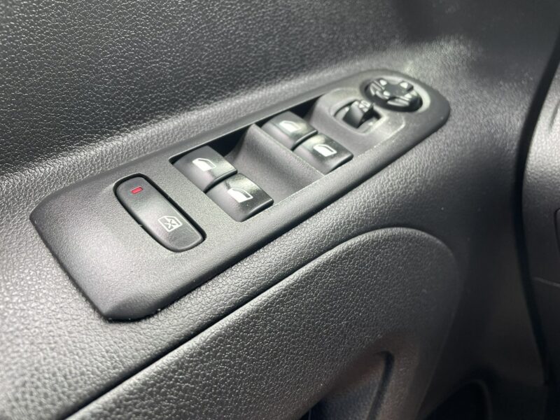 Opel Combo Life Combo Life Maxi Niepełnosprawnych inwalida rampa PFRON Model 2020 2018-