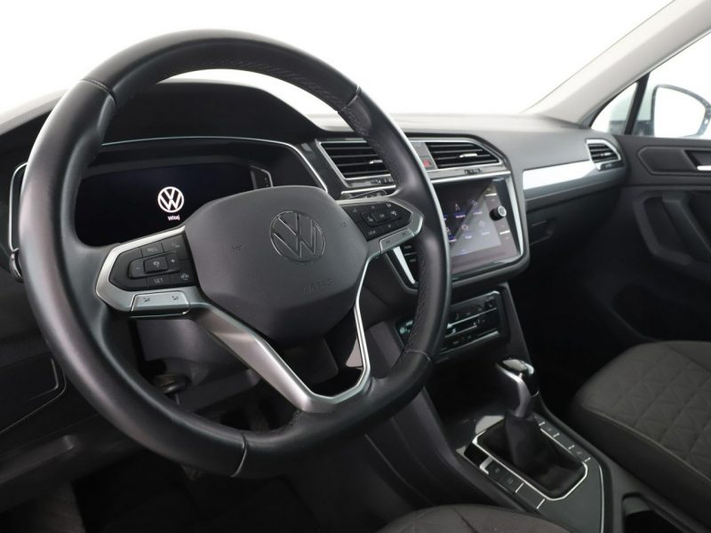 Volkswagen Tiguan hybryda plug-in virtual navi grzane fotele PDC climatronic ACC LED II (2016-2024)