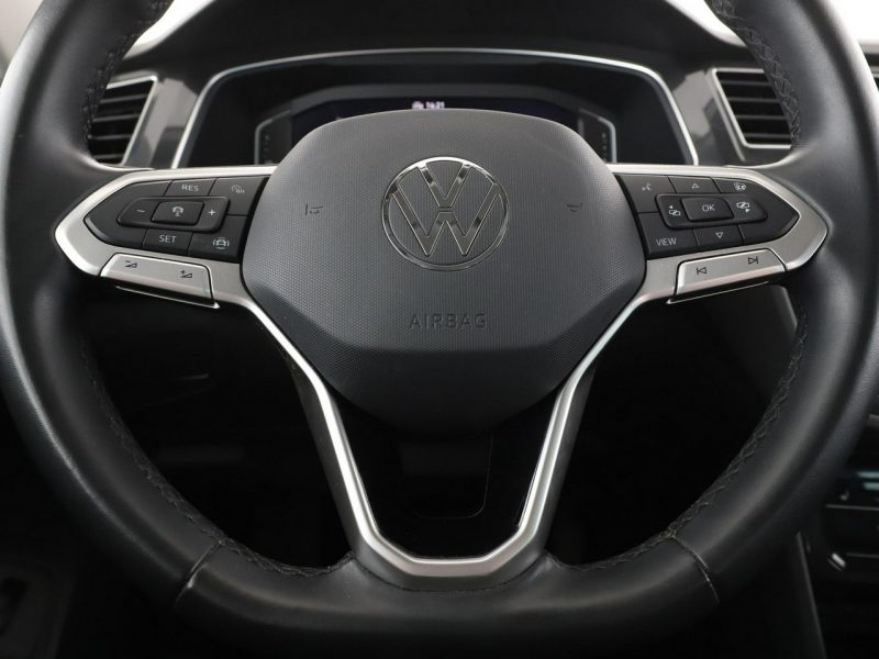Volkswagen Tiguan hybryda plug-in virtual navi grzane fotele PDC climatronic ACC LED II (2016-2024)
