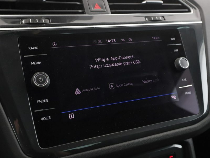 Volkswagen Tiguan hybryda plug-in virtual navi grzane fotele PDC climatronic ACC LED II (2016-2024)