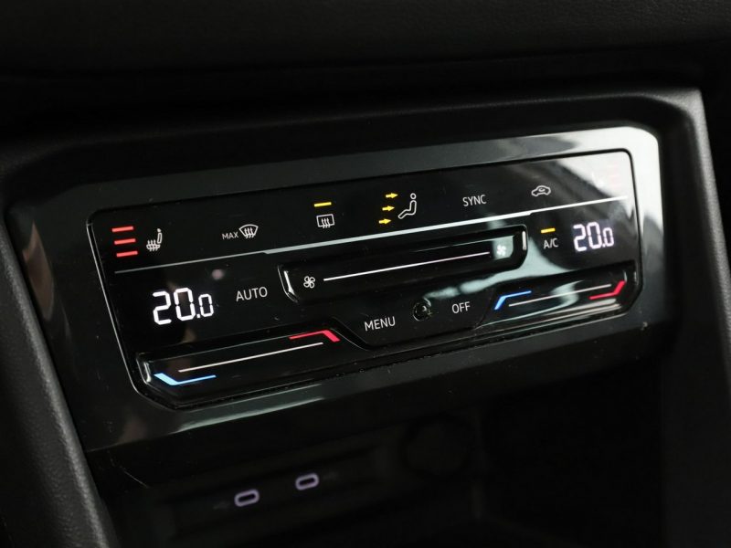 Volkswagen Tiguan hybryda plug-in virtual navi grzane fotele PDC climatronic ACC LED II (2016-2024)