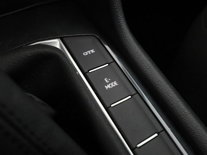 Volkswagen Tiguan hybryda plug-in virtual navi grzane fotele PDC climatronic ACC LED II (2016-2024)