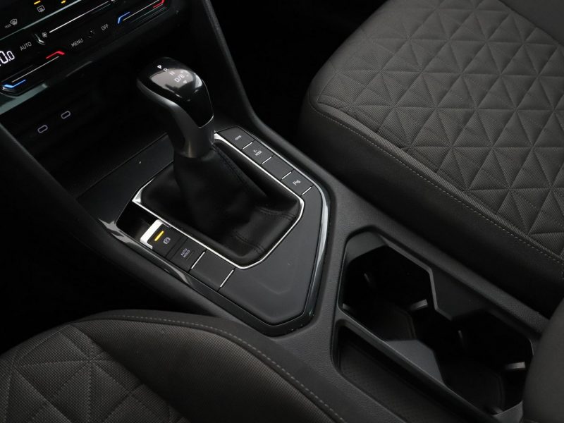 Volkswagen Tiguan hybryda plug-in virtual navi grzane fotele PDC climatronic ACC LED II (2016-2024)