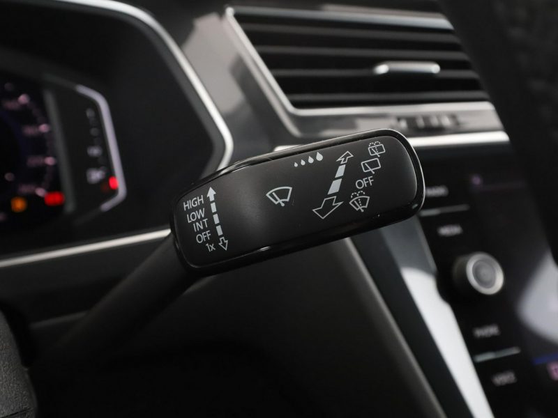 Volkswagen Tiguan hybryda plug-in virtual navi grzane fotele PDC climatronic ACC LED II (2016-2024)