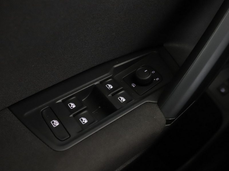 Volkswagen Tiguan hybryda plug-in virtual navi grzane fotele PDC climatronic ACC LED II (2016-2024)
