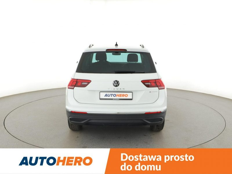 Volkswagen Tiguan hybryda plug-in virtual navi grzane fotele PDC climatronic ACC LED II (2016-2024)