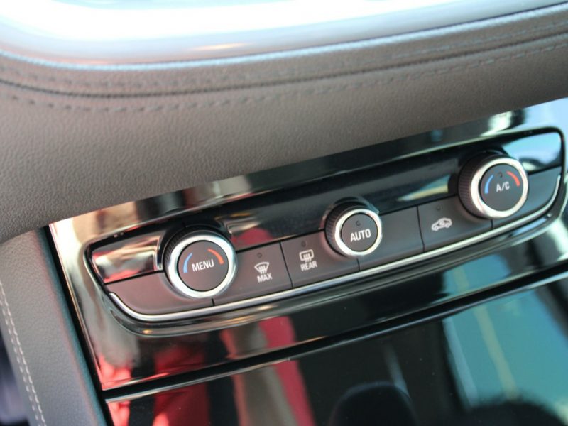Opel Grandland X 1.6 Turbo Elegance Bussines Pack Automat