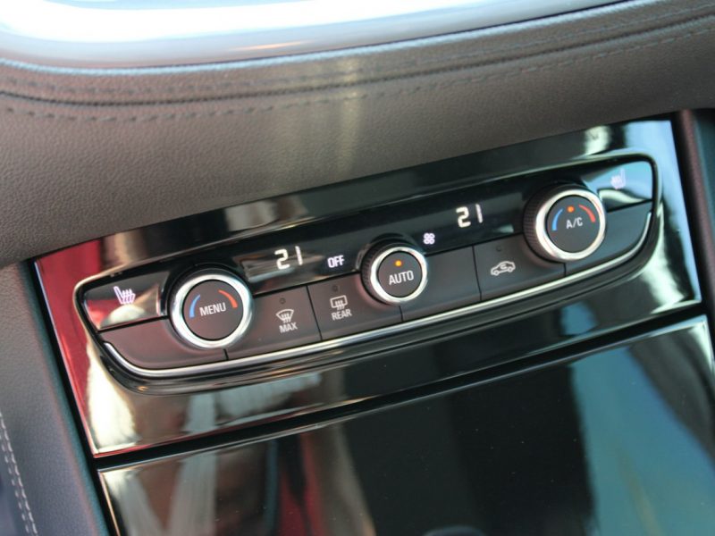 Opel Grandland X 1.6 Turbo Elegance Bussines Pack Automat