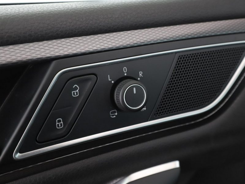 Volkswagen Golf Sportsvan Lounge navi PDC tempomat climatronic grzane fotele I (2014-)
