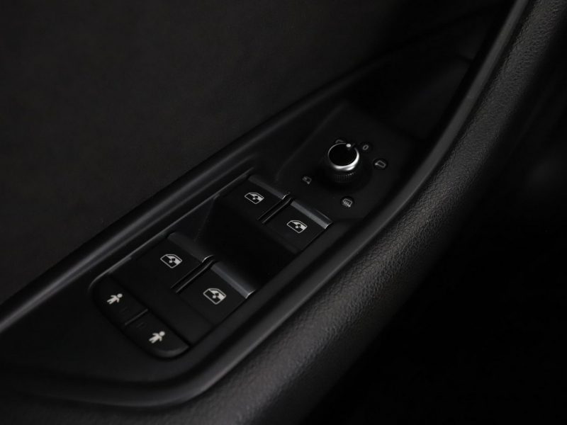 Audi A4 S-tronic skóra/alcantara xenon klima auto (3 strefy)kamera el. fotele B9 (2015-)