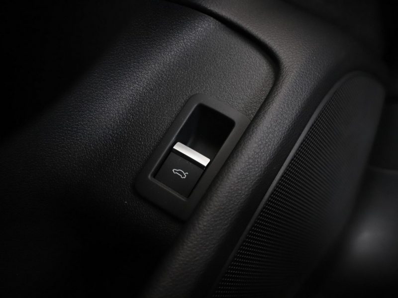 Audi A4 S-tronic skóra/alcantara xenon klima auto (3 strefy)kamera el. fotele B9 (2015-)