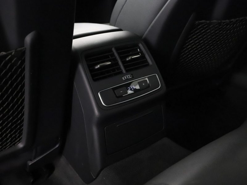Audi A4 S-tronic skóra/alcantara xenon klima auto (3 strefy)kamera el. fotele B9 (2015-)