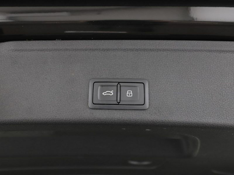 Audi A4 S-tronic skóra/alcantara xenon klima auto (3 strefy)kamera el. fotele B9 (2015-)