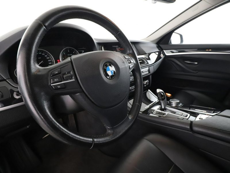 BMW 525 Automat skóra bi-xenon czujniki parkowania el. sterowanie i grzane fot F10 (2009-2017)