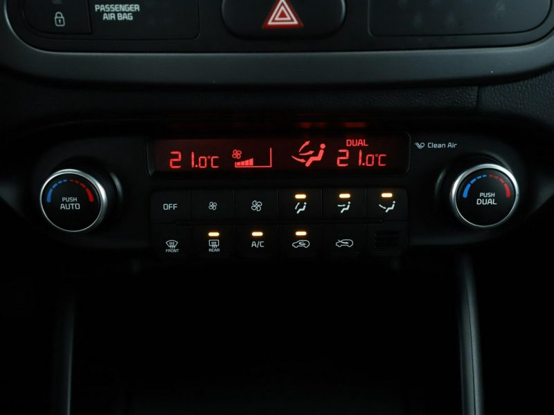 Kia Carens 7 os. navi klima auto kamera i czujniki parkowania grzane fotele i kan IV (2013-)