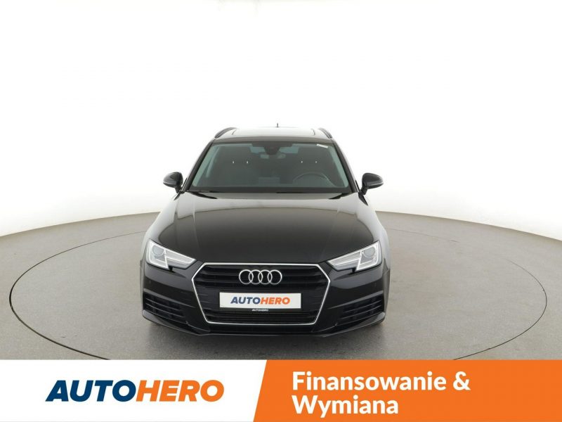 Audi A4 S-tronic xenon navi klima auto panorama czujniki parkowania B9 (2015-)