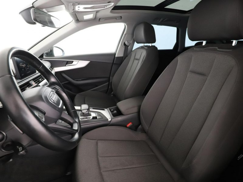 Audi A4 S-tronic xenon navi klima auto panorama czujniki parkowania B9 (2015-)