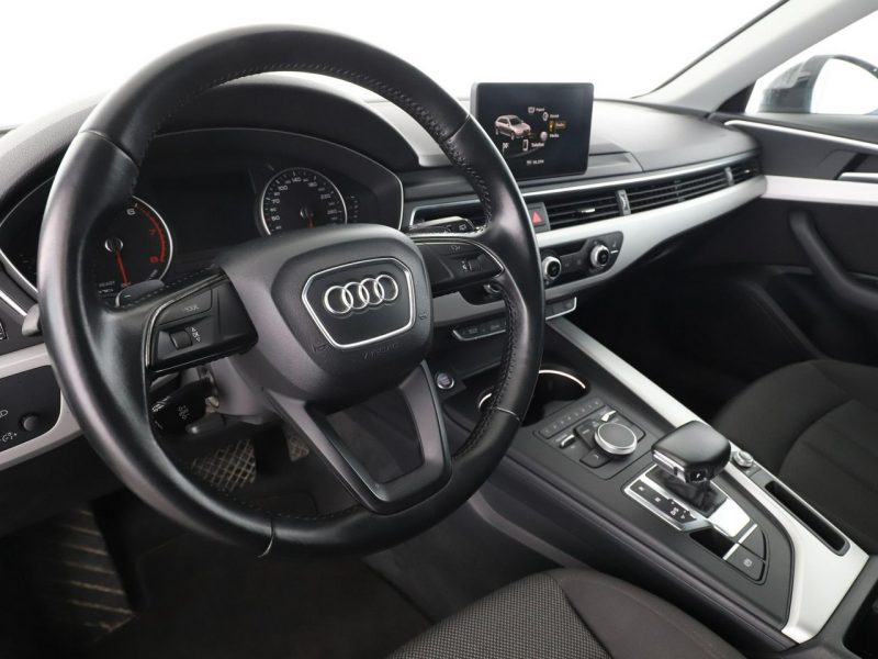 Audi A4 S-tronic xenon navi klima auto panorama czujniki parkowania B9 (2015-)