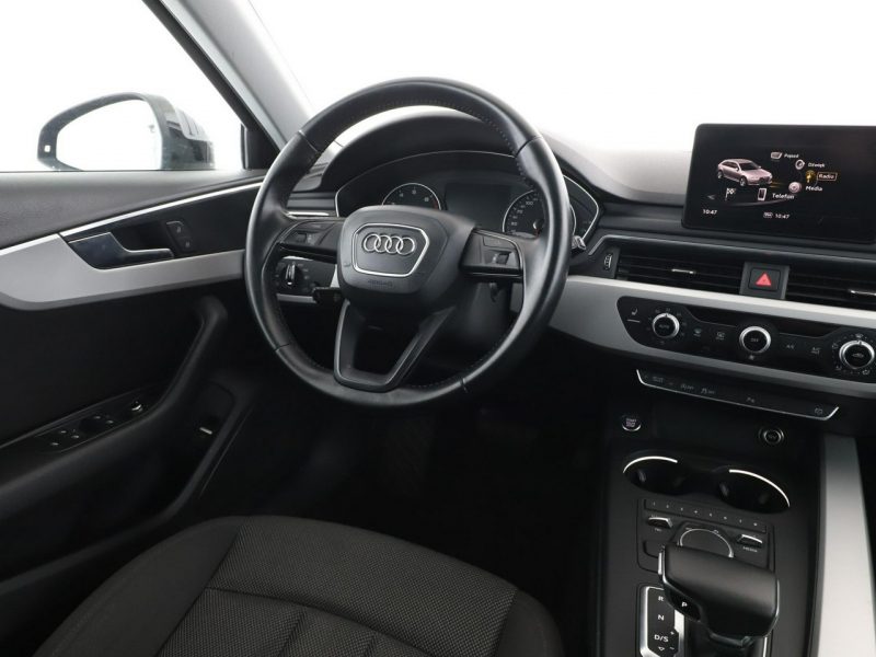 Audi A4 S-tronic xenon navi klima auto panorama czujniki parkowania B9 (2015-)