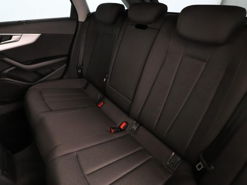 Audi A4 S-tronic xenon navi klima auto panorama czujniki parkowania B9 (2015-)