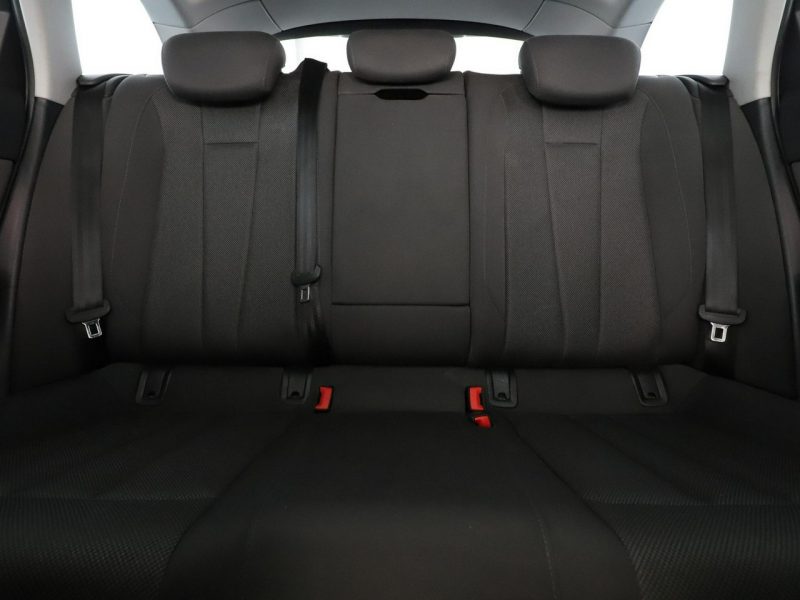 Audi A4 S-tronic xenon navi klima auto panorama czujniki parkowania B9 (2015-)