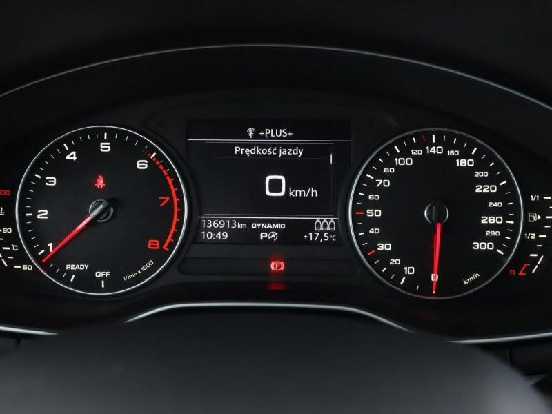 Audi A4 S-tronic xenon navi klima auto panorama czujniki parkowania B9 (2015-)