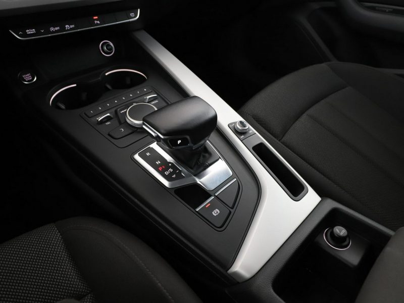 Audi A4 S-tronic xenon navi klima auto panorama czujniki parkowania B9 (2015-)