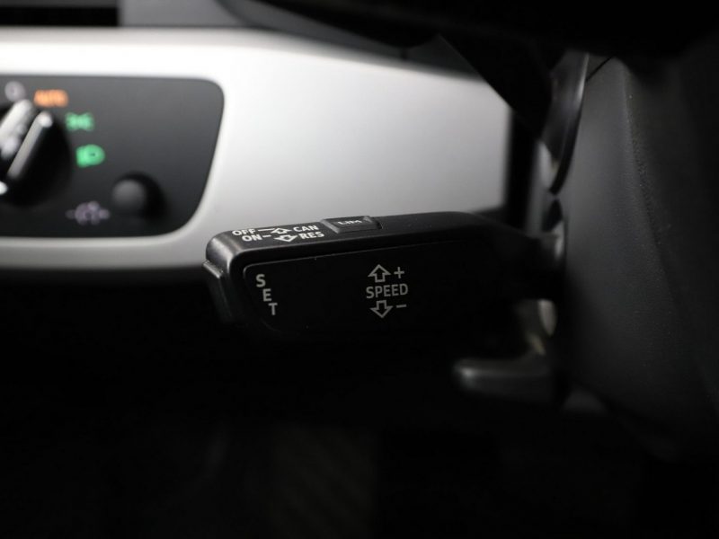 Audi A4 S-tronic xenon navi klima auto panorama czujniki parkowania B9 (2015-)