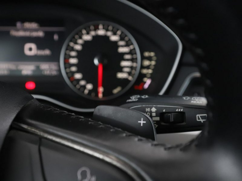 Audi A4 S-tronic xenon navi klima auto panorama czujniki parkowania B9 (2015-)
