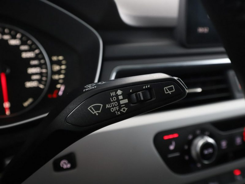 Audi A4 S-tronic xenon navi klima auto panorama czujniki parkowania B9 (2015-)