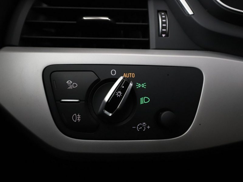 Audi A4 S-tronic xenon navi klima auto panorama czujniki parkowania B9 (2015-)