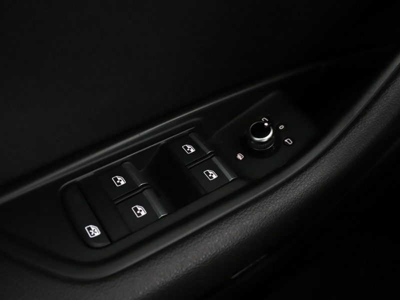 Audi A4 S-tronic xenon navi klima auto panorama czujniki parkowania B9 (2015-)