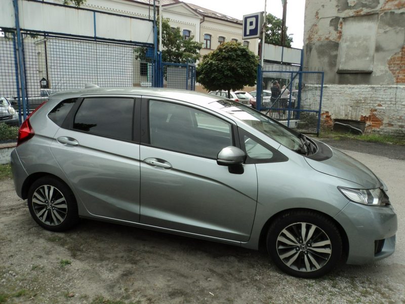 Honda Jazz sprzedam HONDE JAZZ z 2015r 1.4b automat malutki przebieg tylko39tyśkm IV (2013-)