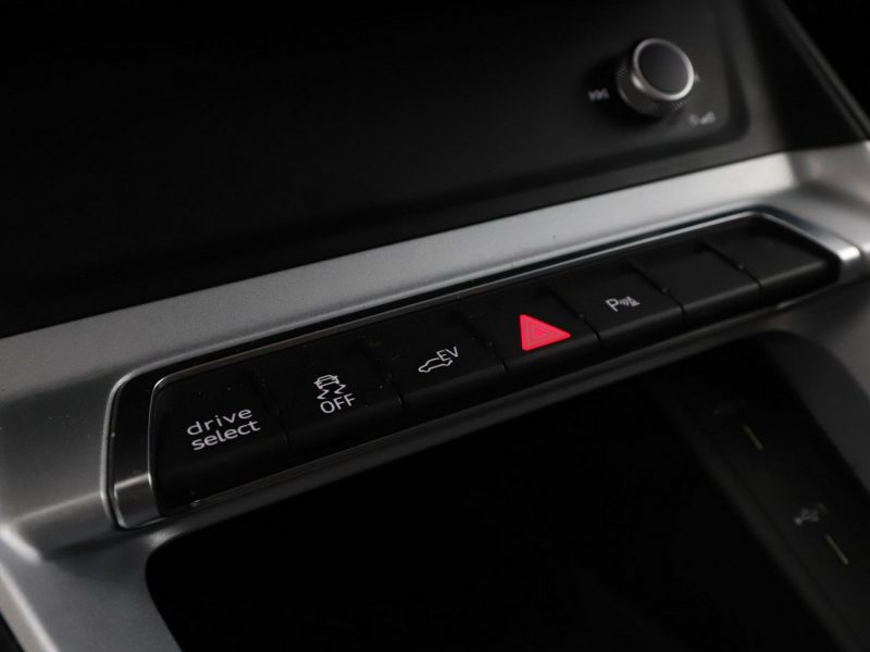 Audi Q3 Sportback PHEV S-Tronic virtual cocpit navi klima auto kamery grzane fotele