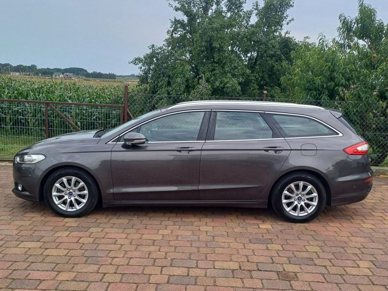 Ford Mondeo Bogate wyposażenie Przebieg: 121.550 km Nowy rozrząd opony itp Mk5 (2014-)